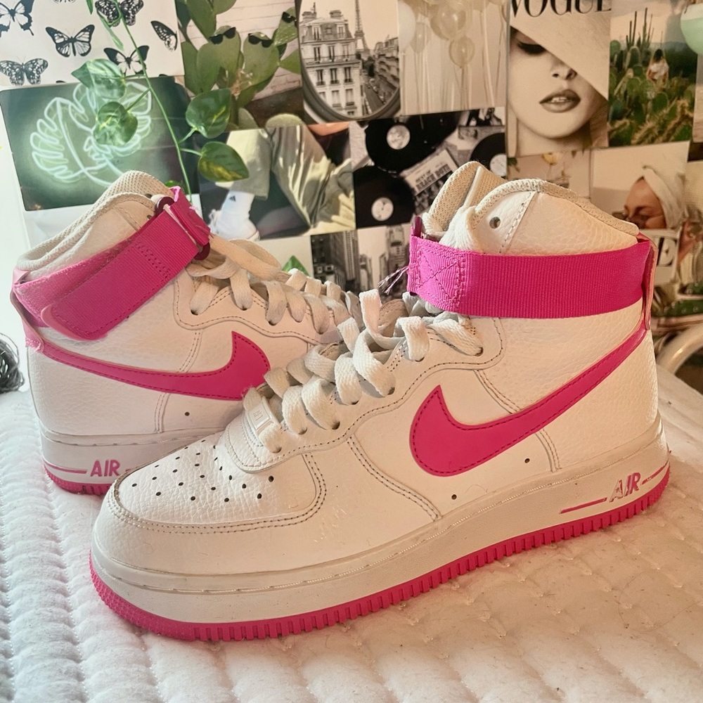 NIKE WOMENS AIR FORCE 1 HIGH “White Fuchsia”